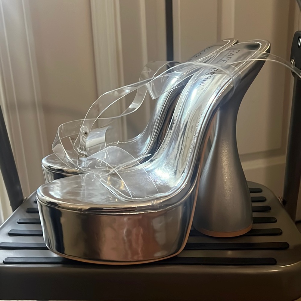 GoGo heels size 10